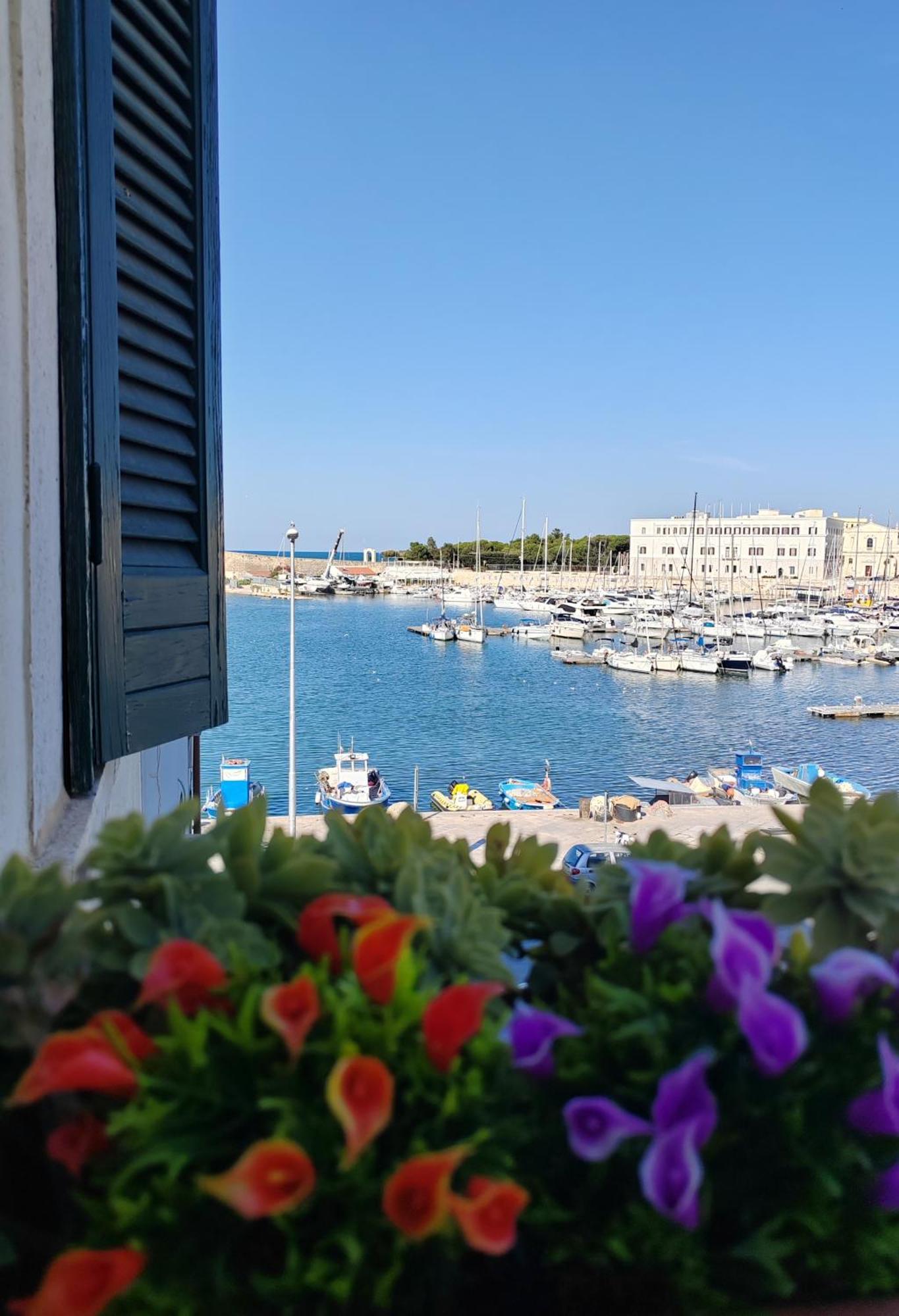 La Finestra Sul Porto Apartment Trani Exterior foto