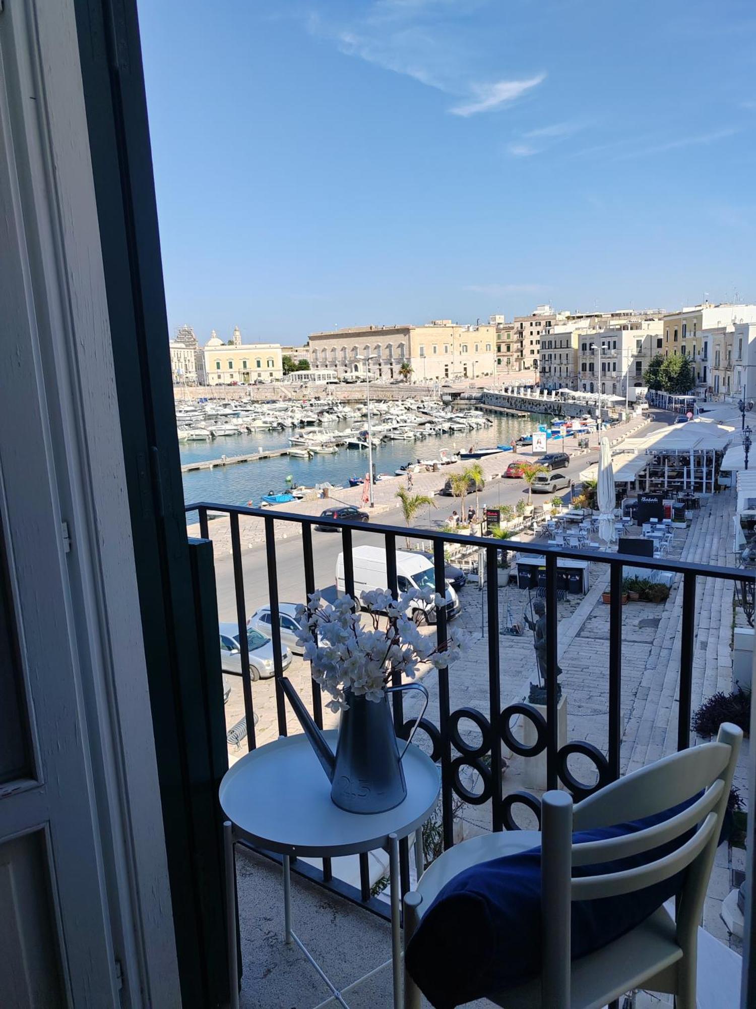 La Finestra Sul Porto Apartment Trani Exterior foto