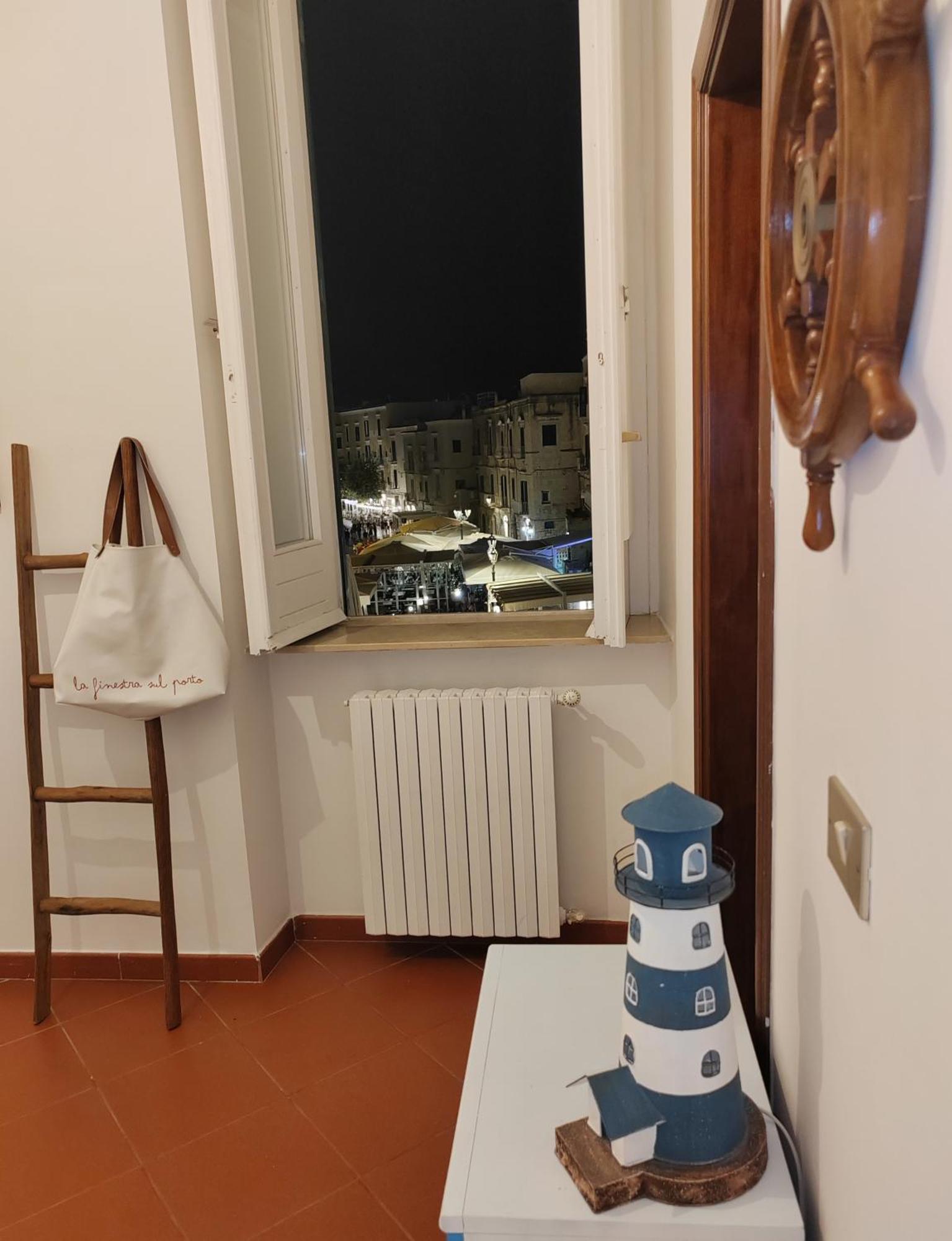 La Finestra Sul Porto Apartment Trani Exterior foto