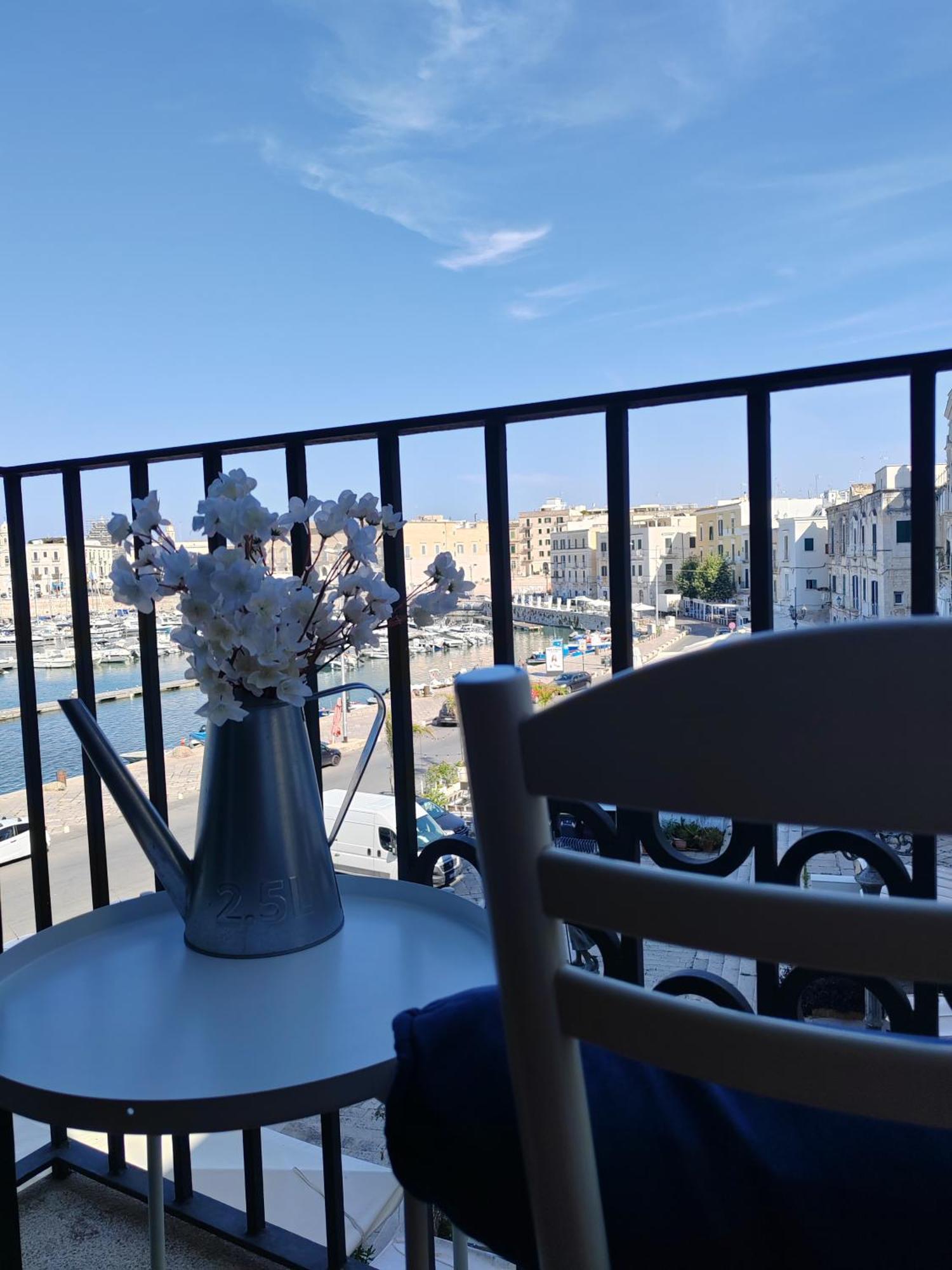 La Finestra Sul Porto Apartment Trani Exterior foto