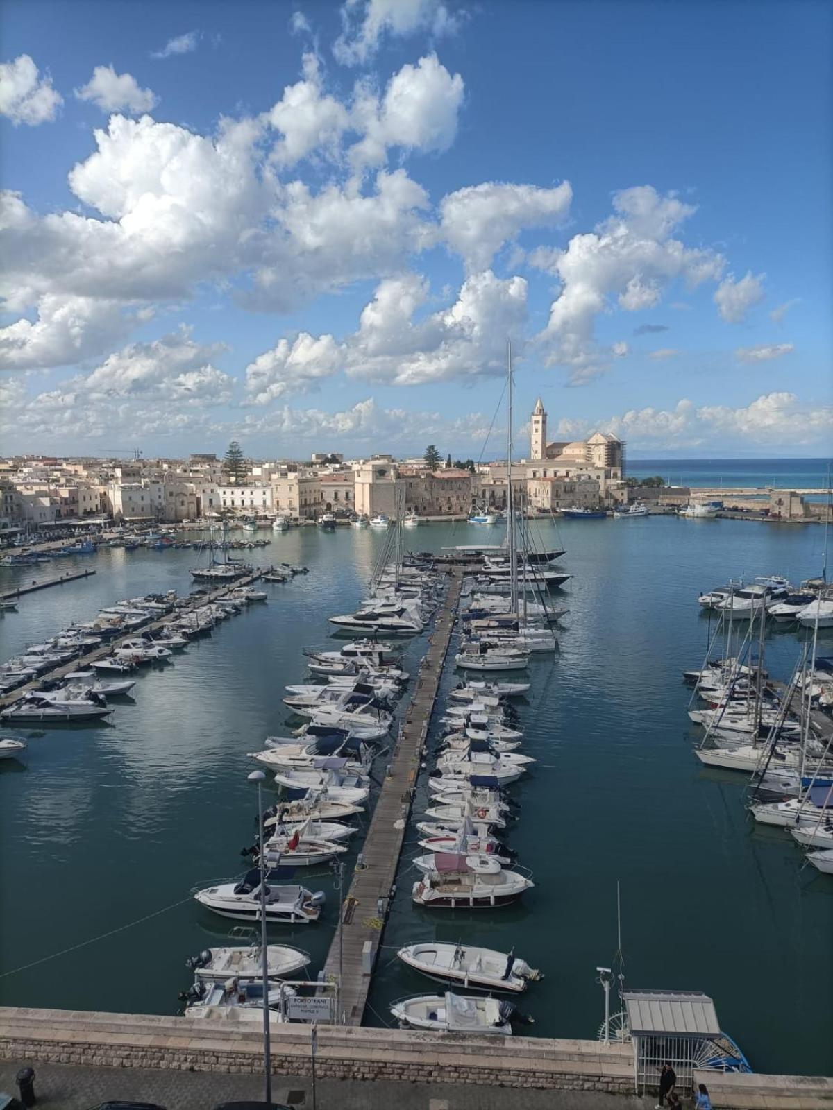 La Finestra Sul Porto Apartment Trani Exterior foto