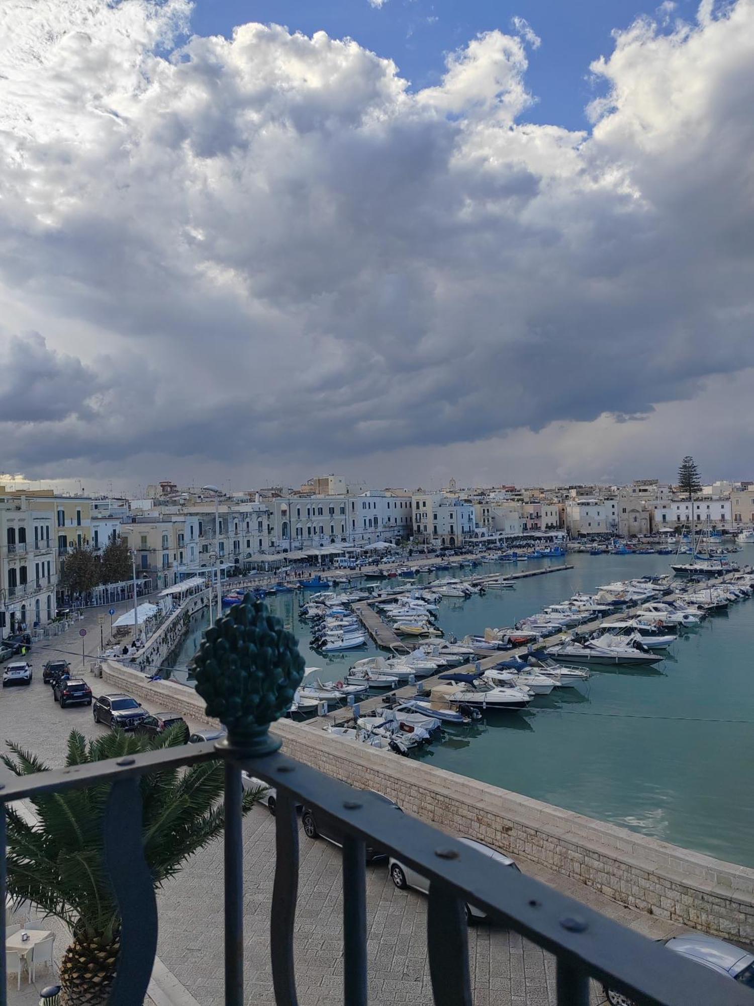 La Finestra Sul Porto Apartment Trani Exterior foto